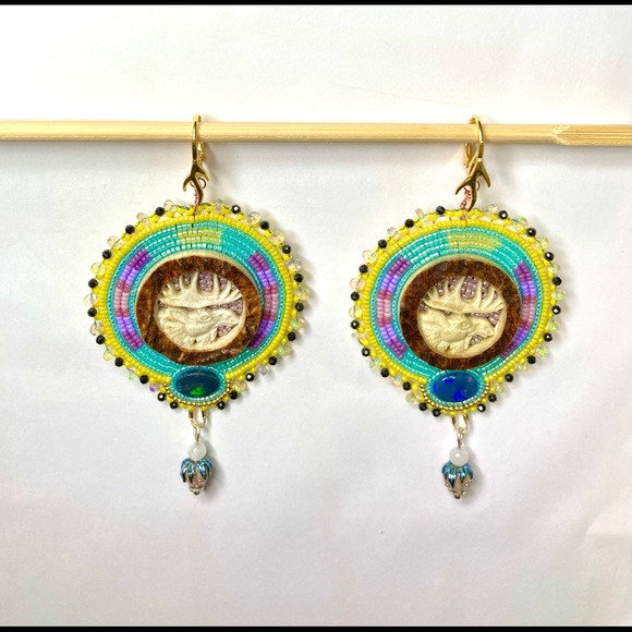 Beaded Beadwork Carved Antler Moose and Black/Ethiopian Opal Drop Earrings - Picture 5 of 10